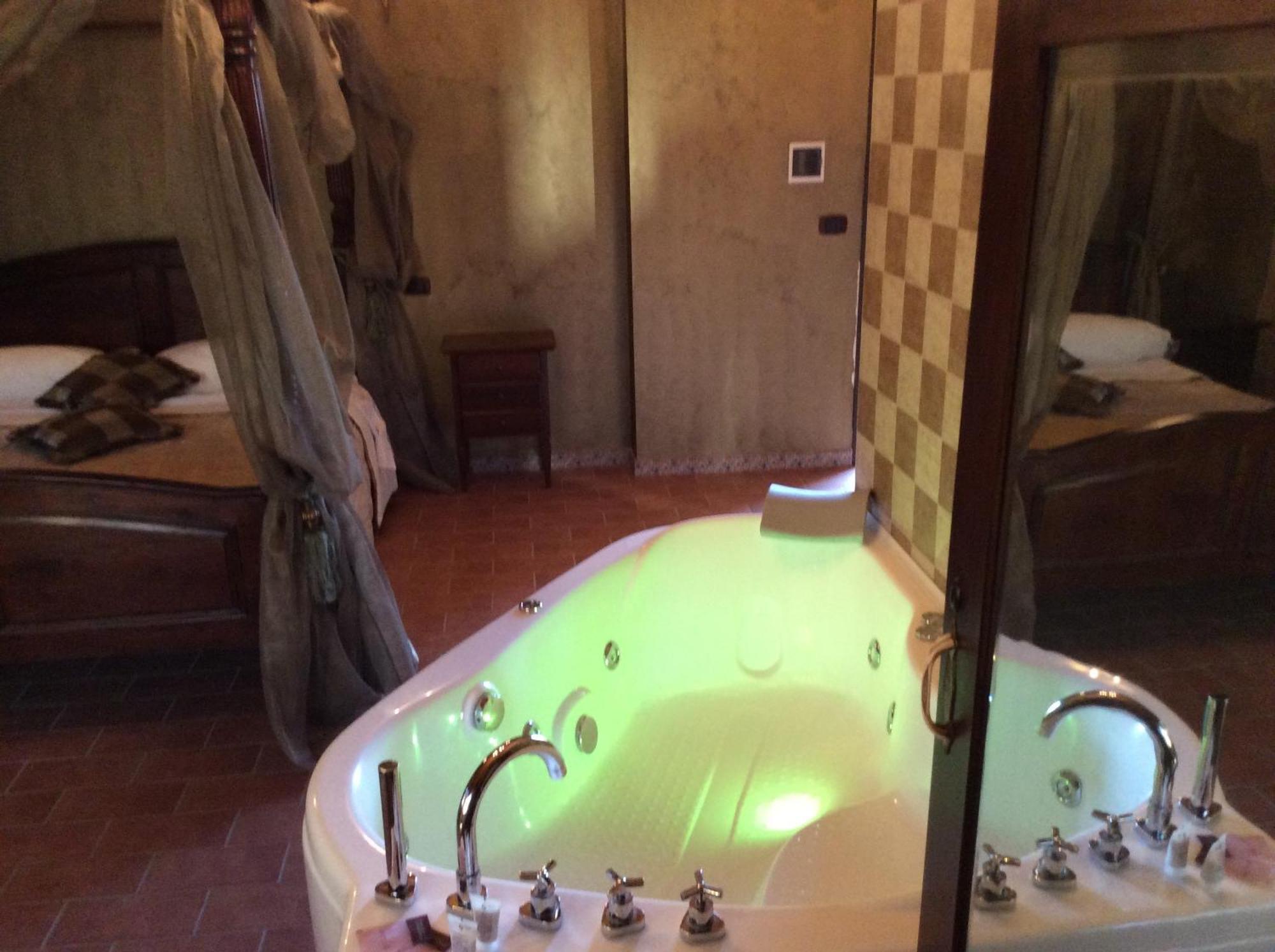 Hotel Il Feudo Dei Pierleoni Celano Værelse billede